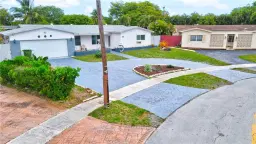 Picture of 521 SW 70Th Ter, Pembroke Pines, FL 33023