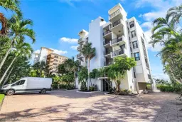 Picture of 10562 Gulf Shore Dr 402, Naples, FL 34108