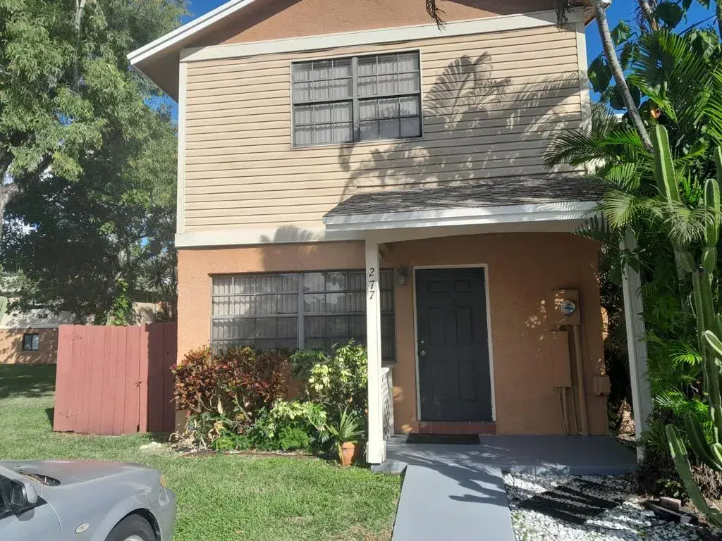 Picture of 277 NW 106Th Avenue, Pembroke Pines, FL 33028