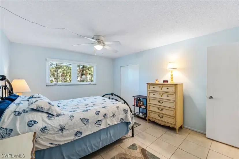 Picture of 200 Valley Stream Dr B-5, Naples FL 34113