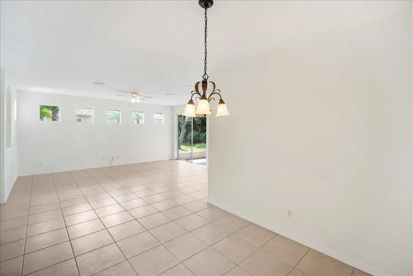 Picture of 395 W Tangerine Square Sw, Vero Beach FL 32968