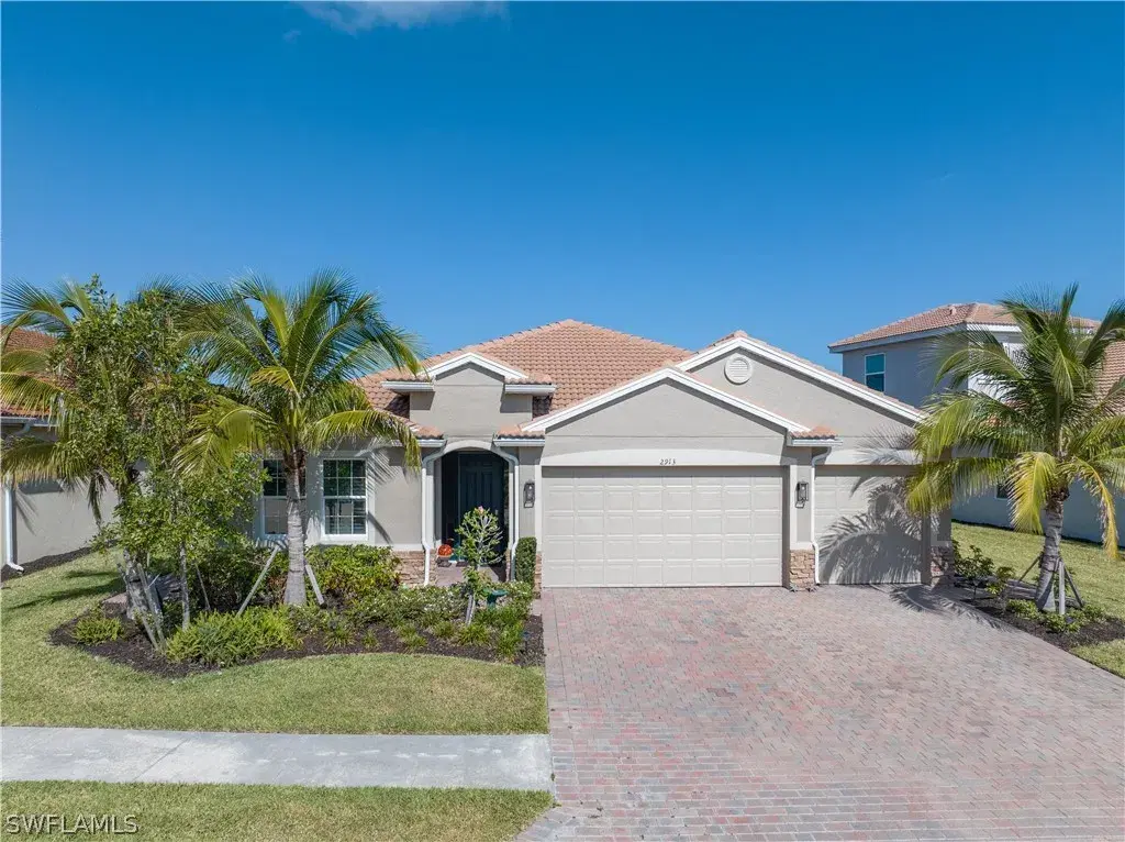 Picture of 2913 Royal Gardens Ave, Fort Myers, FL 33916