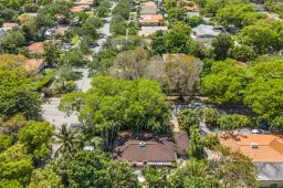 Picture of 4187 S Le Jeune Rd, Miami, FL 33146