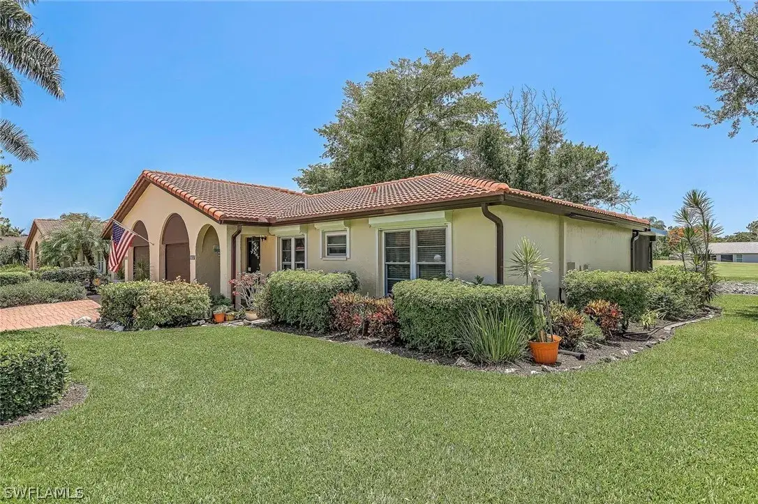 Picture of 1037 Forest Lakes Dr 8D, Naples, FL 34105