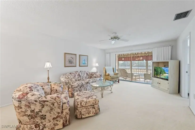 Picture of 300 Valley Stream Dr D7, Naples FL 34113