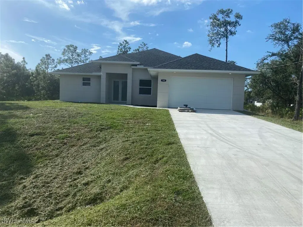 Picture of 705 North Ave, Lehigh Acres, FL 33972