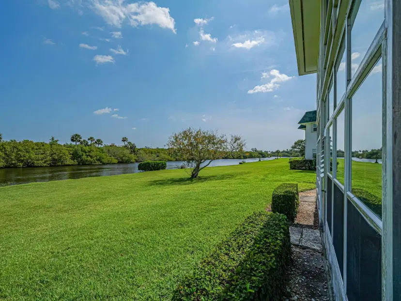 Picture of 2800 Indian River Boulevard L2, Vero Beach, FL 32960