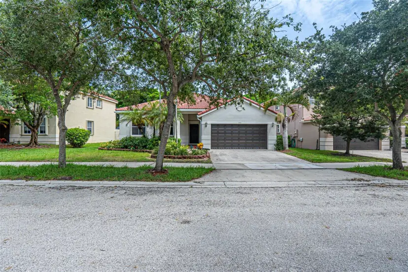 Picture of 970 Tulip Cir, Weston FL 33327