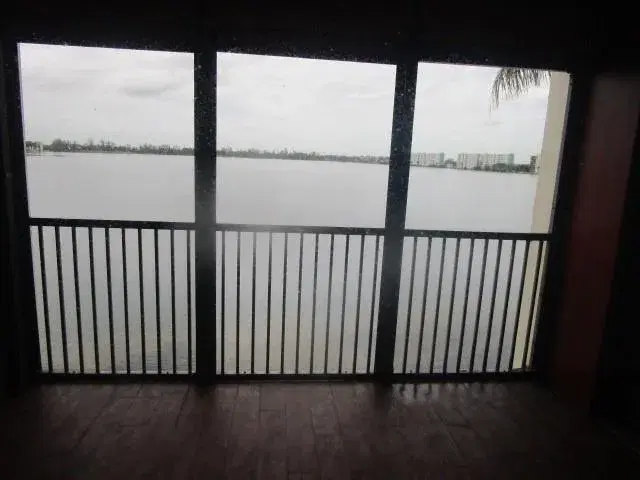 Picture of 111 Lake Emerald Dr 302, Oakland Park FL 33309