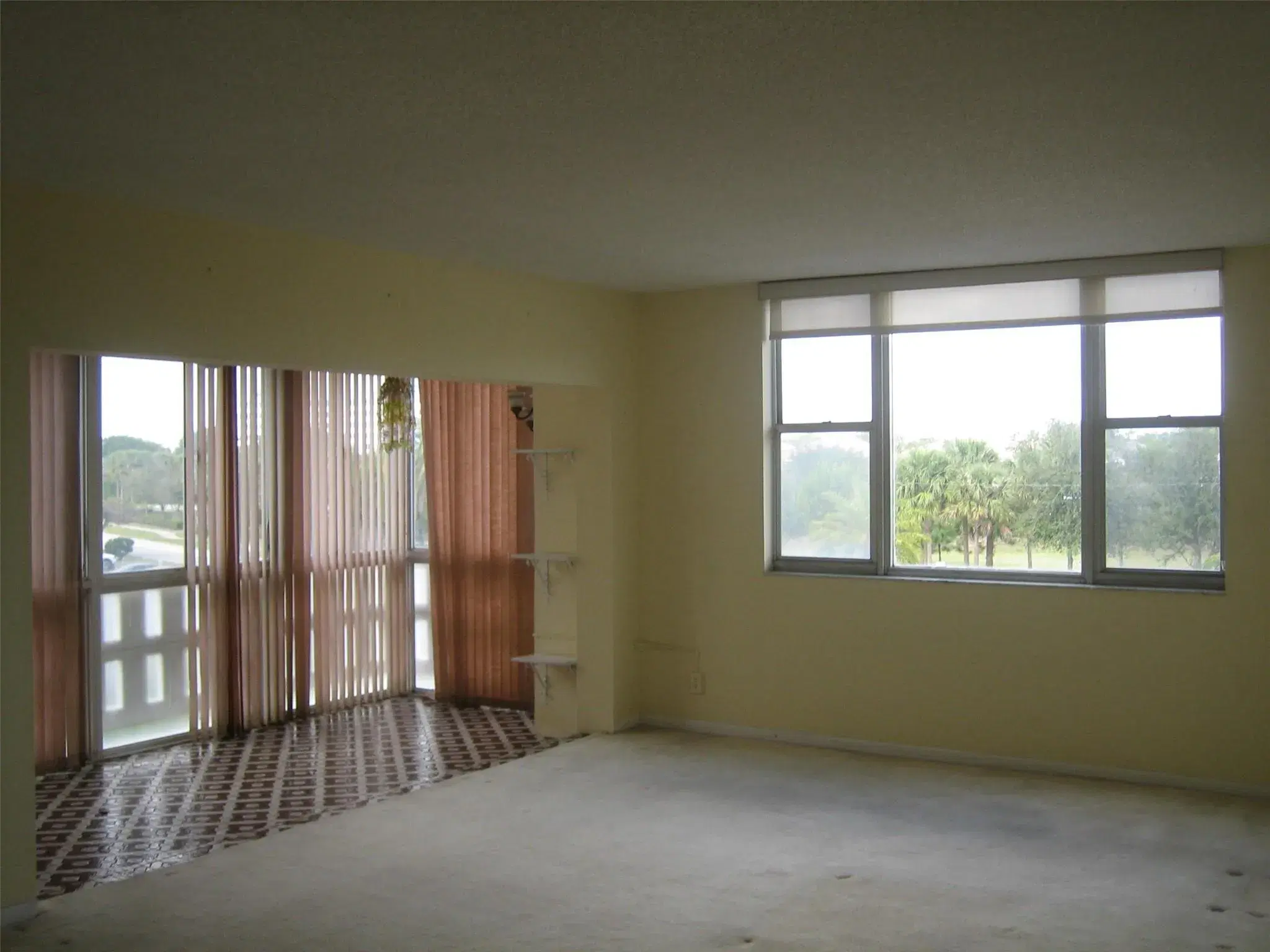 Picture of 4350 Hillcrest Dr 300, Hollywood, FL 33021