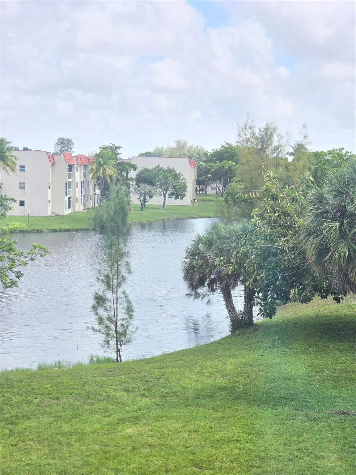 Picture of 8060 N Sunrise Lakes Dr 305, Fort Lauderdale, FL 33322