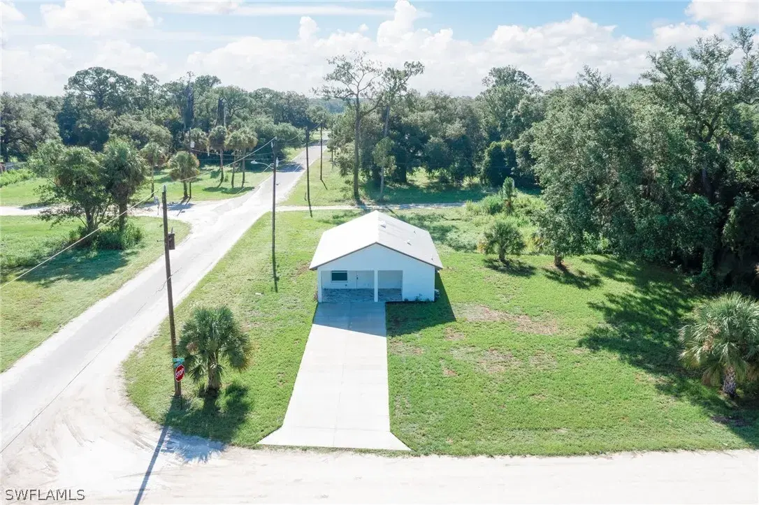 Picture of 901 Fordson Ave, Labelle, FL 33935