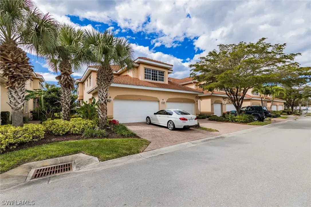 Picture of 13901 Avon Park Cir 201, Fort Myers, FL 33912