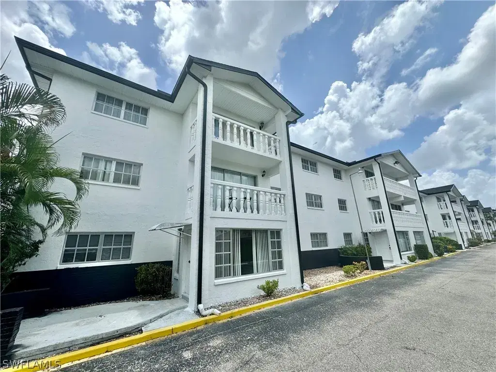 Picture of 3704 Broadway 318, Fort Myers, FL 33901