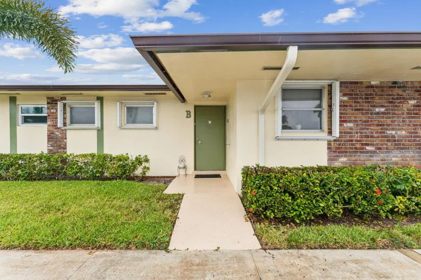 Picture of 2935 Crosley Drive W B, West Palm Beach FL 33415