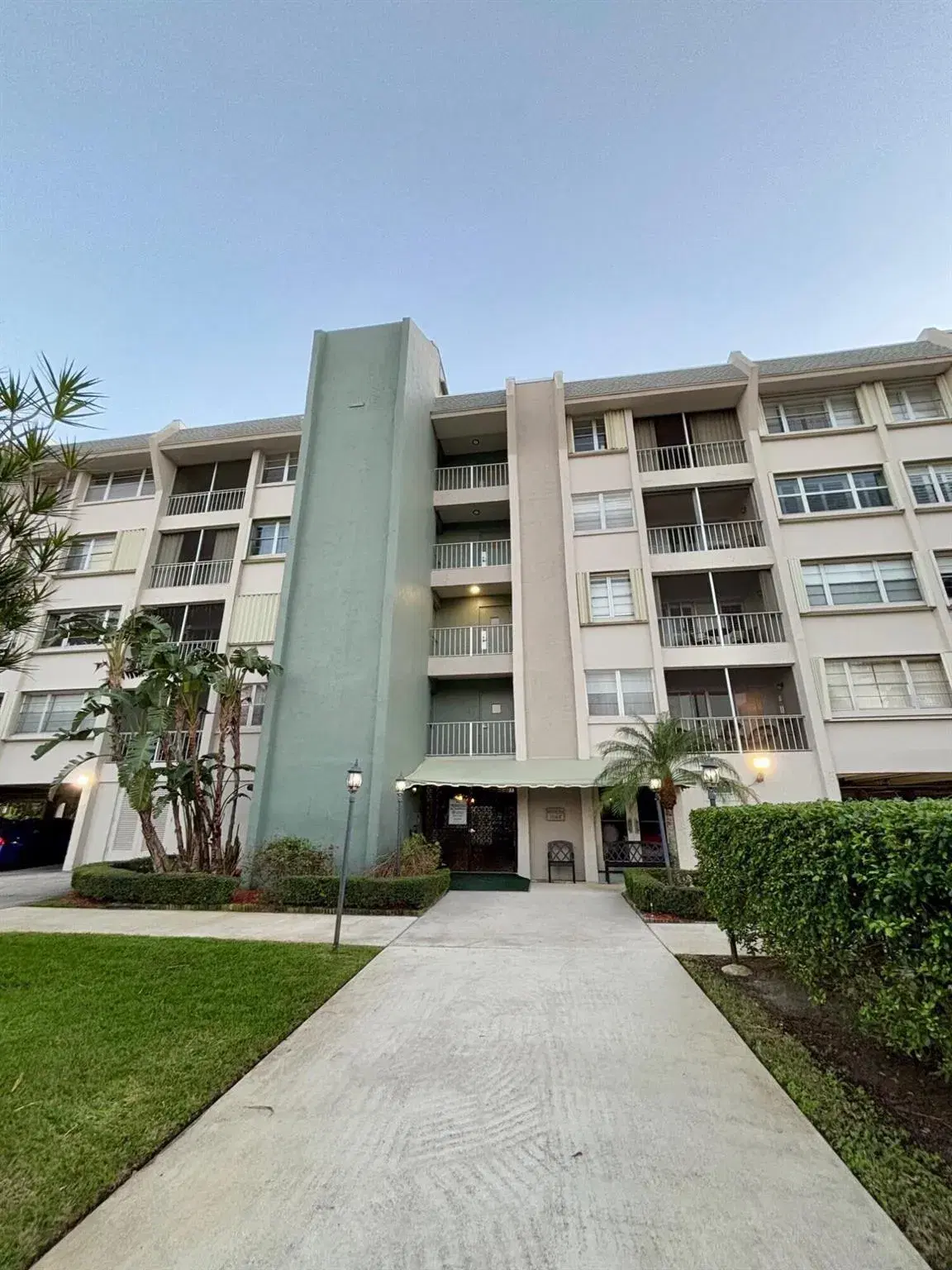 Picture of 505 Spencer Drive 207, West Palm Beach, FL 33409