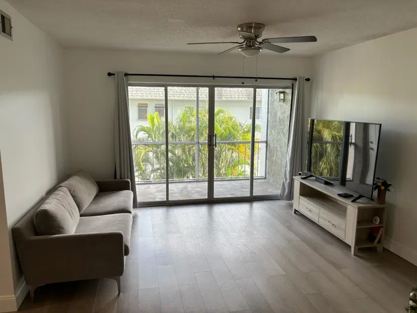 Picture of 505 Spencer Drive 207, West Palm Beach FL 33409