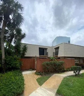 Picture of 1700 Embassy Drive 404, West Palm Beach, FL 33401