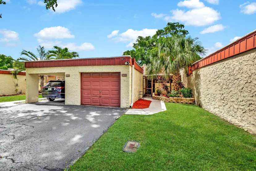 Picture of 9442 NW 65Th Street D5, Tamarac FL 33321