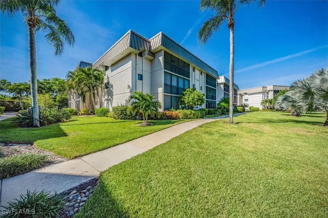 Picture of 788 Park Shore Dr F20, Naples, FL 34103