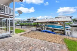 Picture of 691 W Palm Dr, Goodland, FL 34140