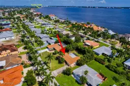 Picture of 412 Bayshore Dr, Cape Coral, FL 33904