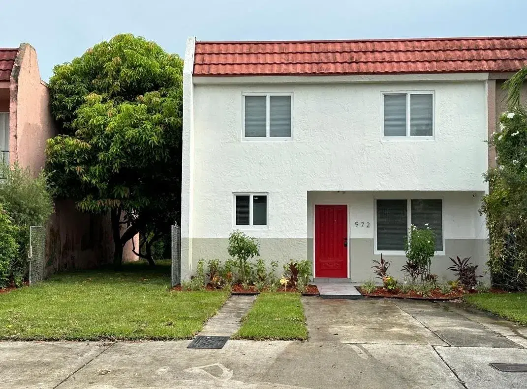 Picture of 972 W 79Th Pl 79, Hialeah, FL 33014