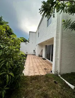 Picture of 972 W 79Th Pl 79, Hialeah, FL 33014