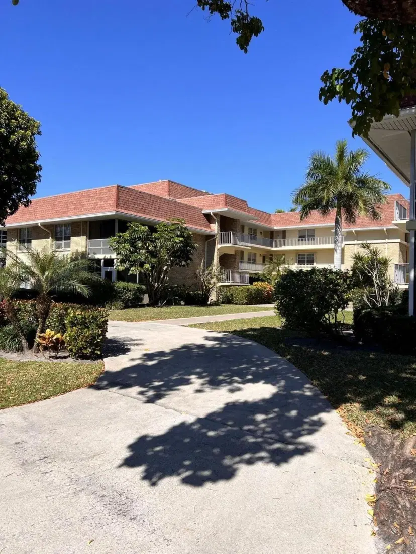 Picture of 5580 S Tamberlane Circle 235, Palm Beach Gardens FL 33418