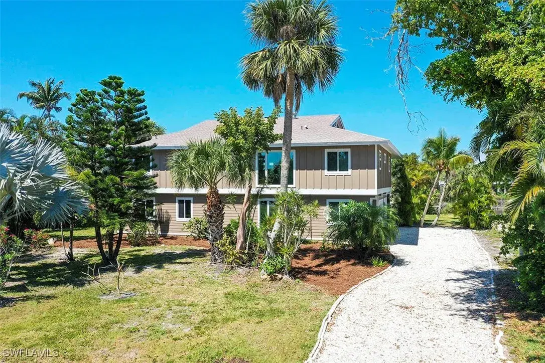 Picture of 673 E Rocks Dr, Sanibel, FL 33957