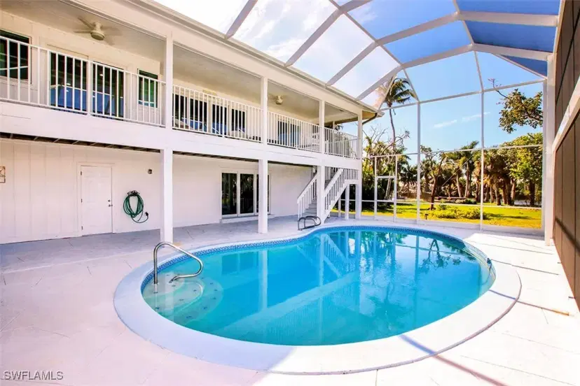 Picture of 673 E Rocks Dr, Sanibel FL 33957