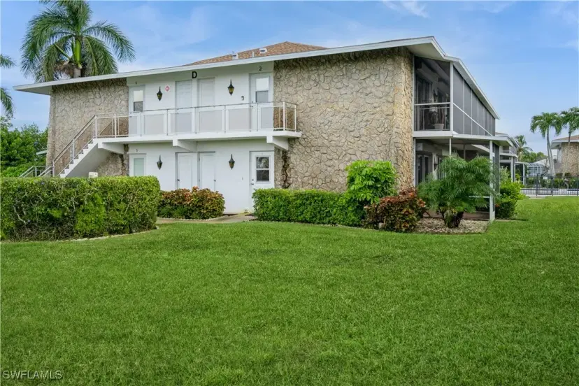 Picture of 330 Kon Tiki Dr D1, Naples FL 34113