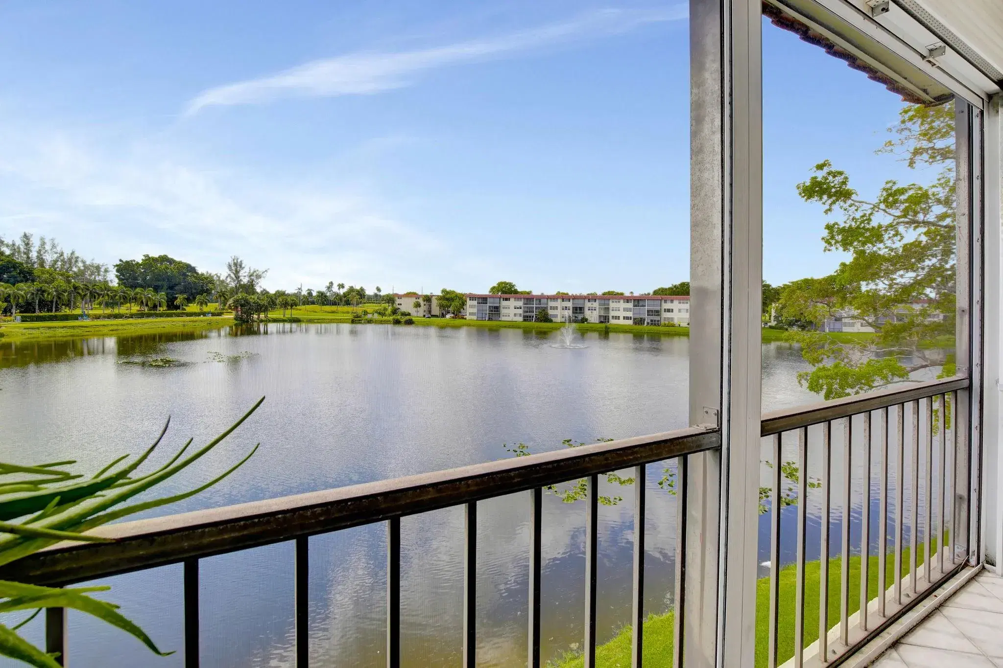 Picture of 9400 N Hollybrook Lake Dr 301, Pembroke Pines, FL 33025