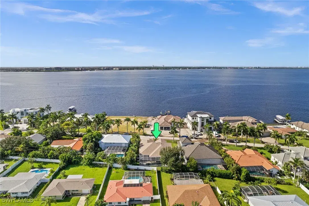 Picture of 643 Coral Dr, Cape Coral, FL 33904