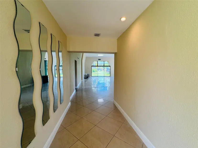 Picture of 5613 S Travelers Palm Ln, Tamarac FL 33319