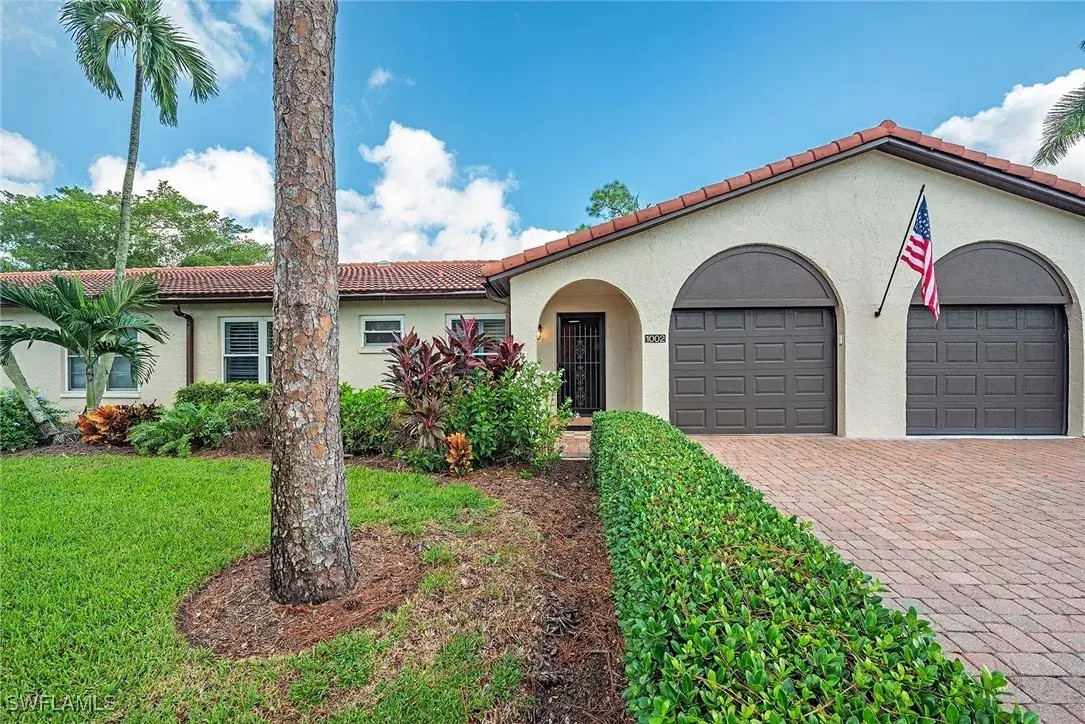 Picture of 1002 Forest Lakes Dr, Naples, FL 34105