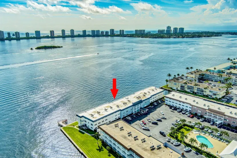 Picture of 100 Shore Court 307, North Palm Beach FL 33408