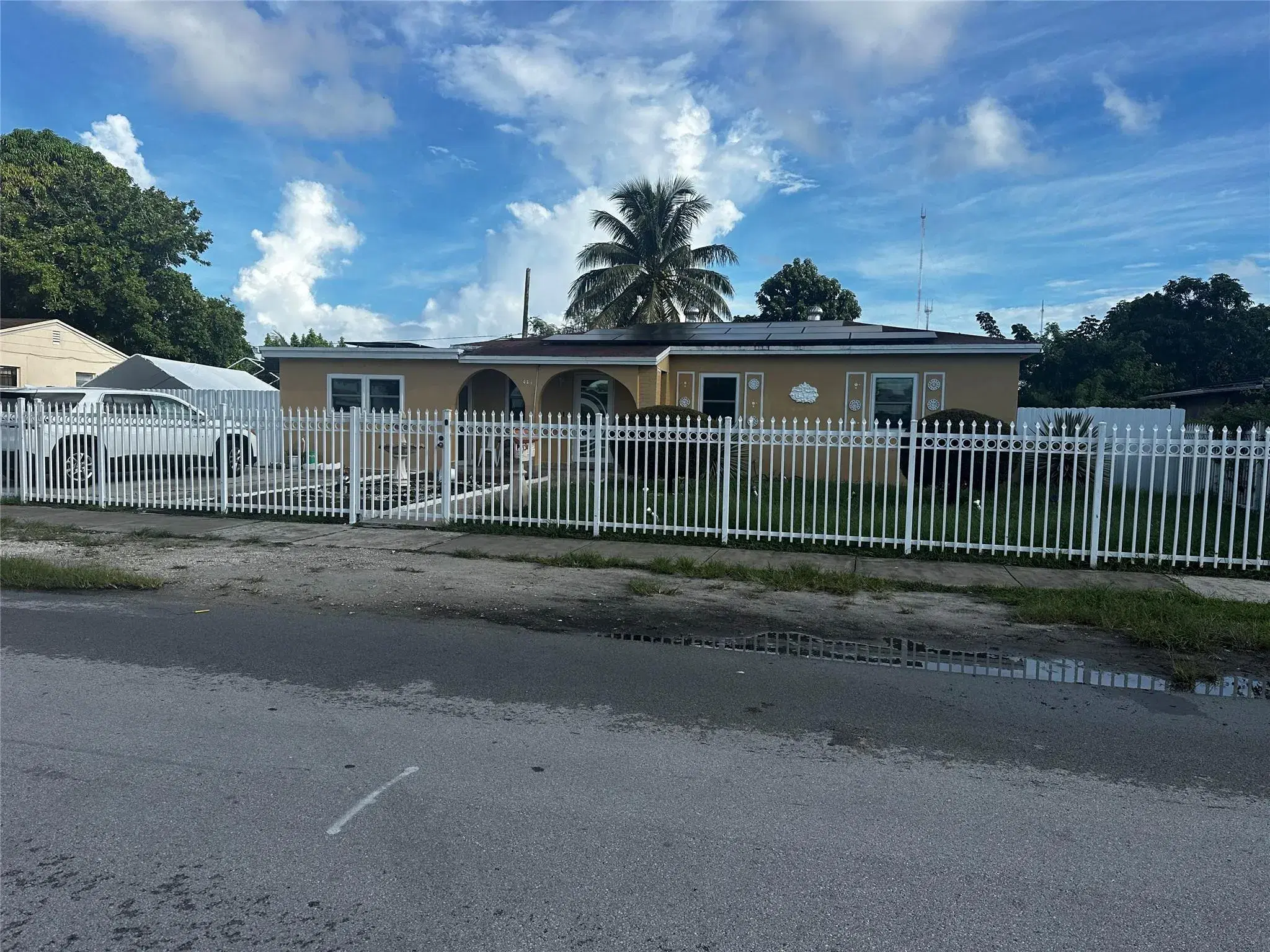 Picture of 631 NW 188Th Street, Miami Gardens, FL 33169