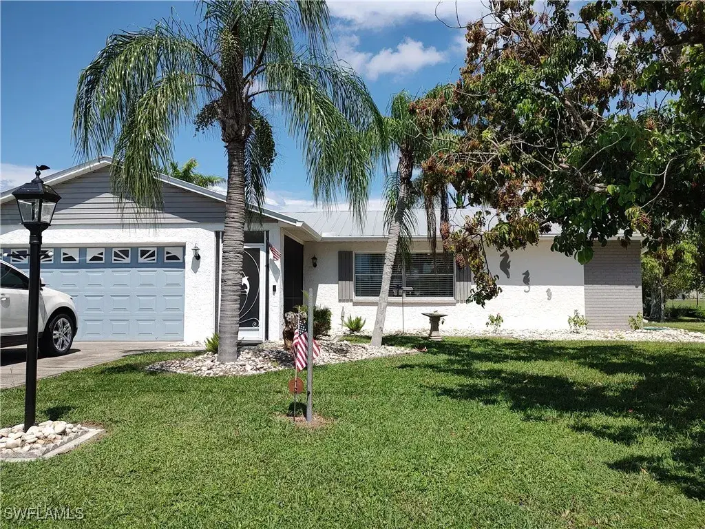 Picture of 9295 San Carlos Blvd, Fort Myers, FL 33967