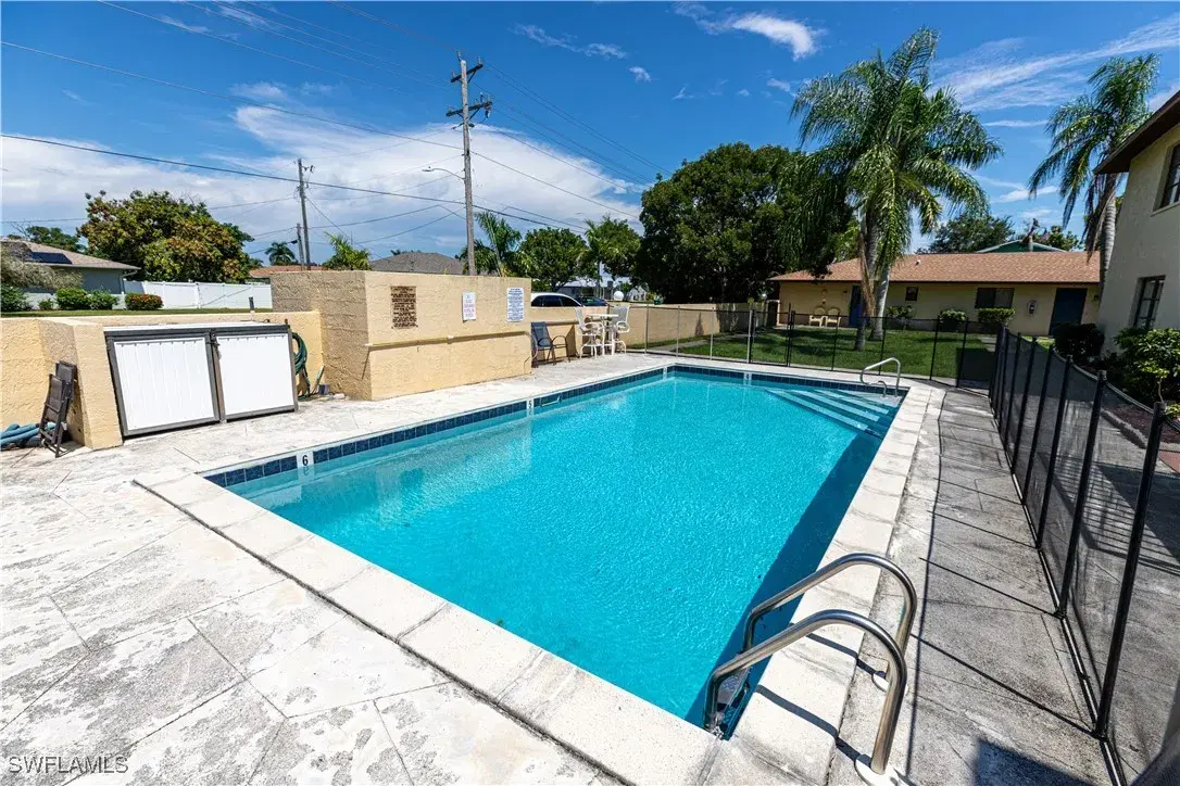 Picture of 1104 SE 8Th St 7, Cape Coral, FL 33990