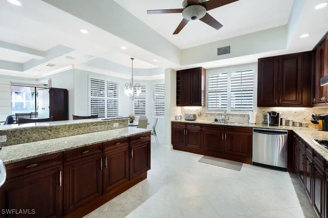 Picture of 571 Avellino Isles Cir 27102, Naples, FL 34119