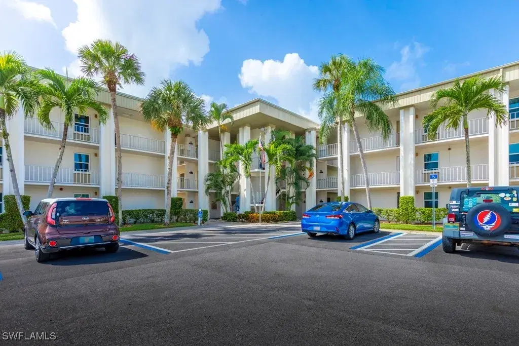 Picture of 1624 Pine Valley Dr 314, Fort Myers, FL 33907