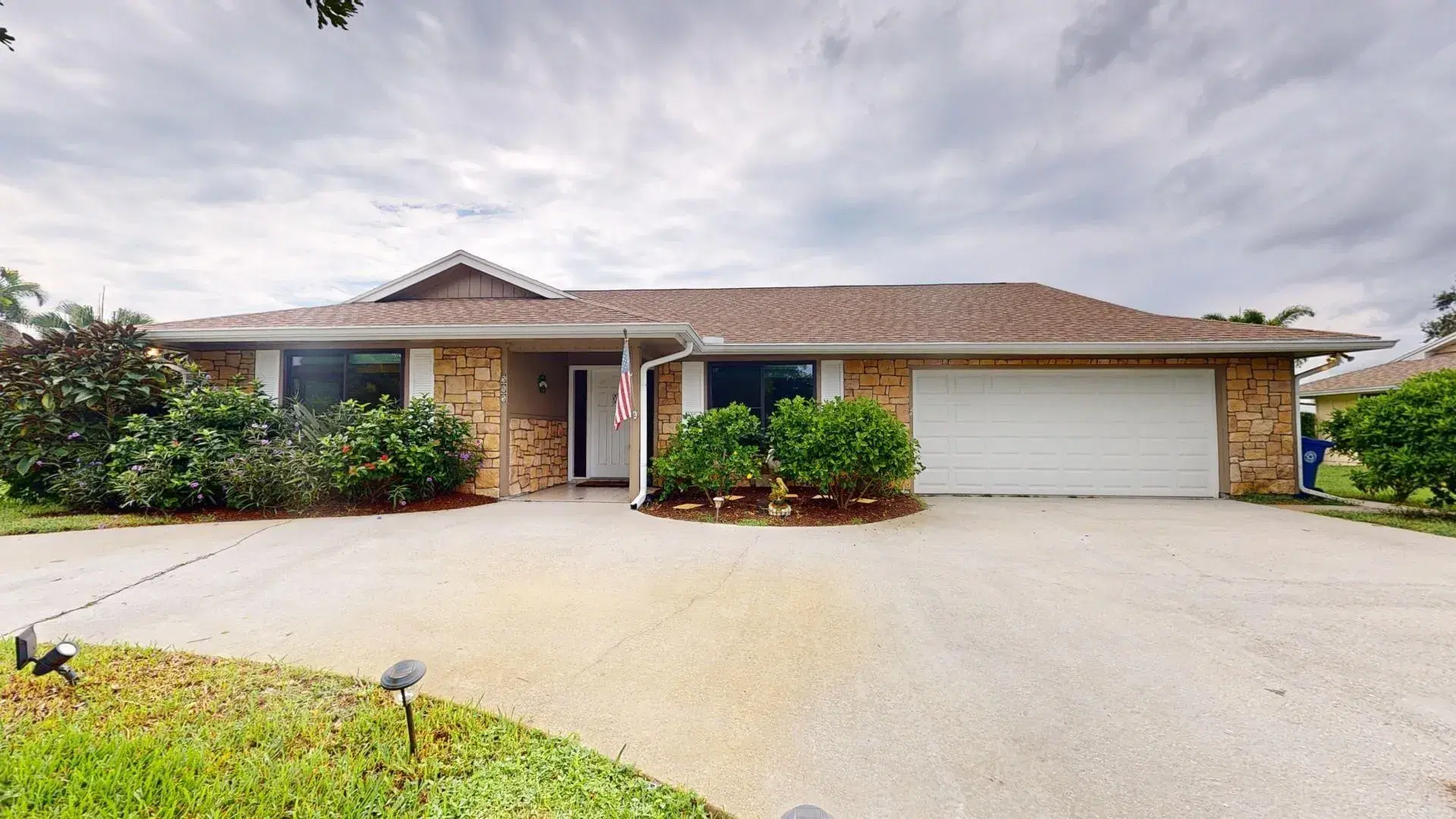 Picture of 585 W Forest Trl, Vero Beach, FL 32962