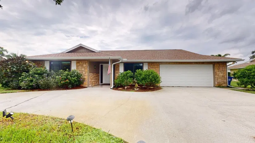 Picture of 585 W Forest Trl, Vero Beach FL 32962