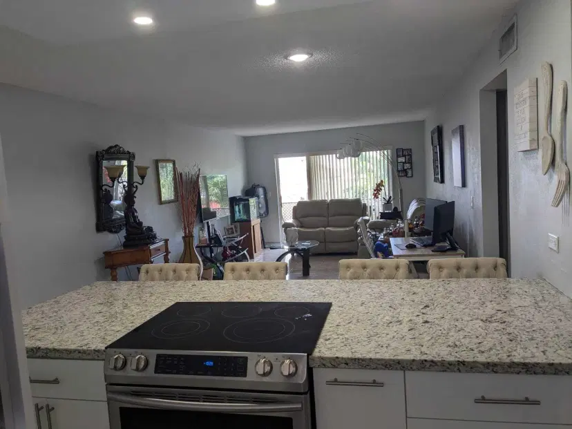 Picture of 1480 W 46Th Street 323, Hialeah FL 33012