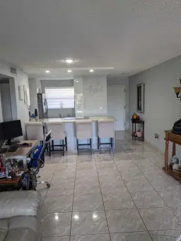 Picture of 1480 W 46Th Street 323, Hialeah, FL 33012