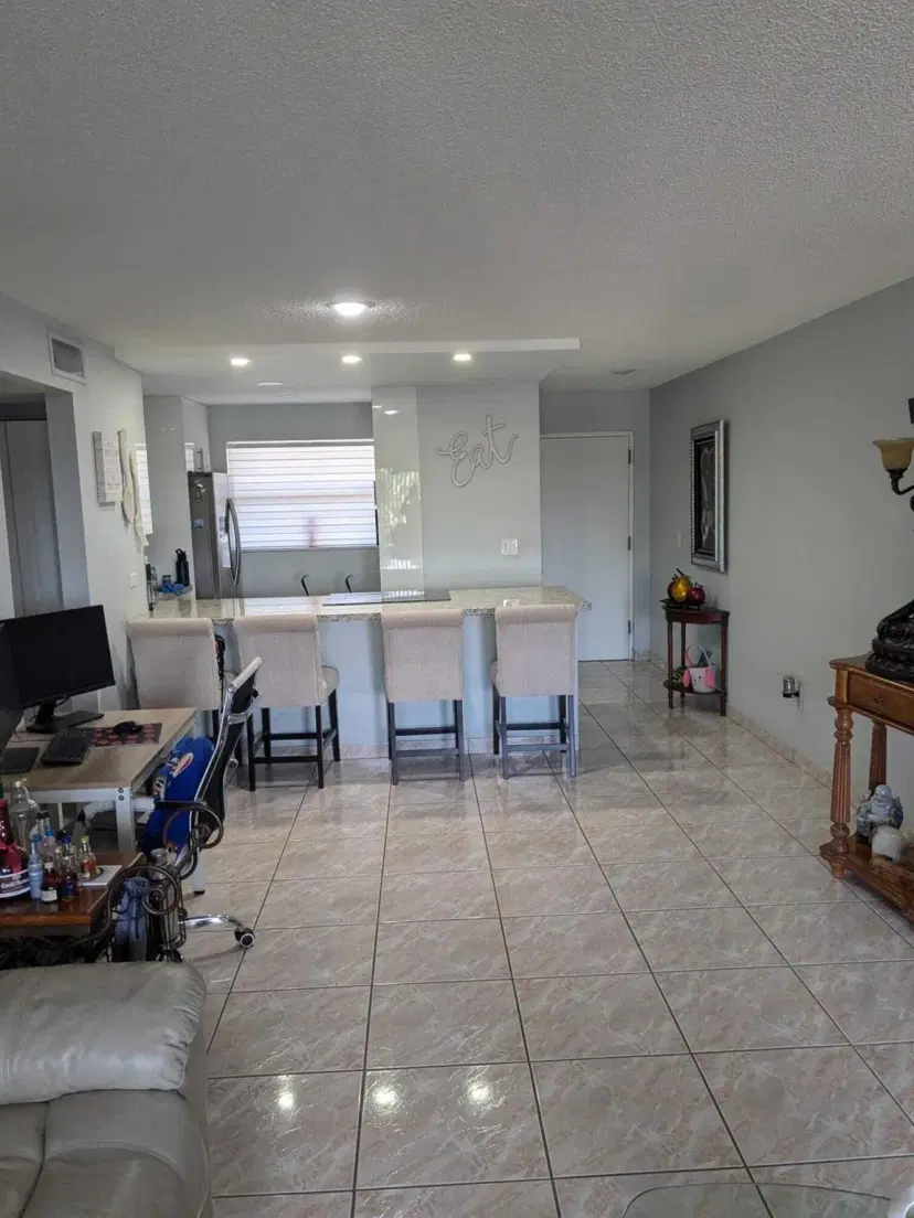 Picture of 1480 W 46Th Street 323, Hialeah FL 33012