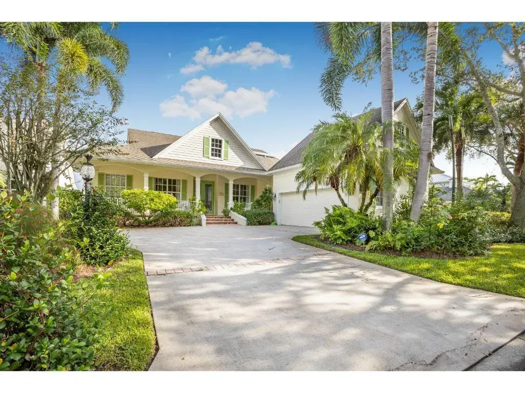 Picture of 898 Carolina Circle Sw, Vero Beach, FL 32962