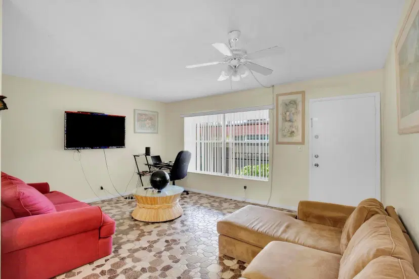 Picture of 3071 NW 47Th Ter 322, Lauderdale Lakes FL 33313