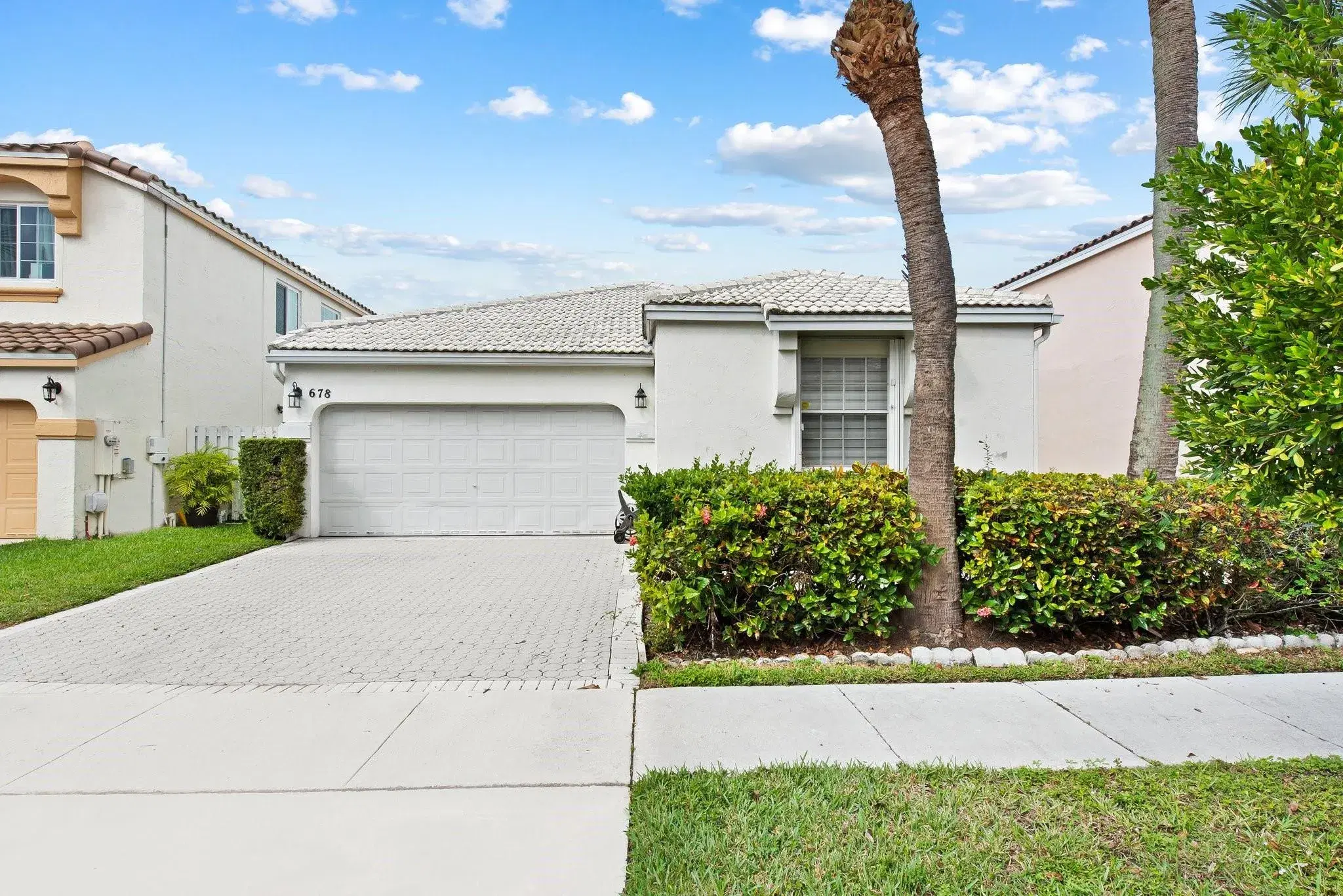 Picture of 678 NW 155Th Ter, Pembroke Pines, FL 33028